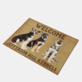 パーソナライズなジャーマン・シェパードの子犬 ドアマット (アングル)