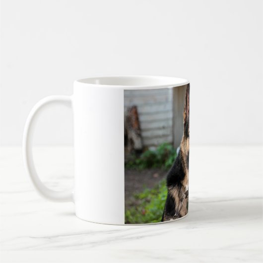 パーソナライズなジャーマン・シェパード犬の写真、犬の名前 コーヒーマグカップ (左)