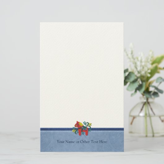 パーソナライズなスウェーデンの民芸のDalaの馬のカスタム 便箋 (スタンド正面)