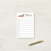 パーソナライズなタンのダックスフント犬リストをするため ポストイット (デスク上)