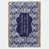 パーソナライズなダマスク織の結婚式または記念品の濃紺 スローブランケット (正面縦)