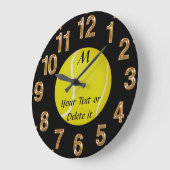 パーソナライズなテニスの時計のモノグラムおよびあなたの文字 ラージ壁時計 (傾斜)