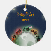 パーソナライズなトラクターのクリスマスのオーナメント: 平和 セラミックオーナメント (正面)