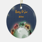 パーソナライズなトラクターのクリスマスのオーナメント: 平和 セラミックオーナメント (左)