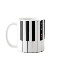 パーソナライズなハートのイニシャルはピアノマグをつなぎます