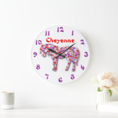 パーソナライズなハートの馬の紫色、ピンクおよび赤い子馬 ラージ壁時計 (ホーム)