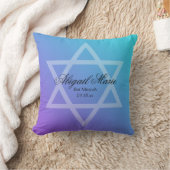 パーソナライズなバルミツワーティール（緑がかった色）の紫色のダビデの星 クッション (ブランケット)