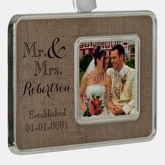 パーソナライズなバーラップ一見の素朴な結婚式の記念品 シルバープレートフレームオーナメント (右)