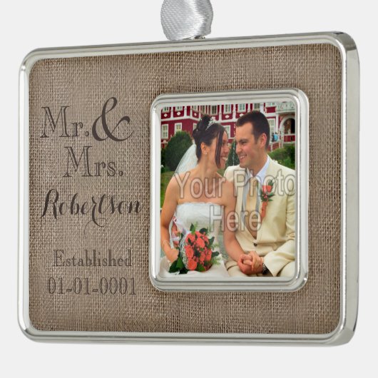 パーソナライズなバーラップ一見の素朴な結婚式の記念品 シルバープレートフレームオーナメント (左)