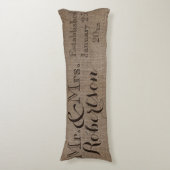 パーソナライズなバーラップ一見の素朴な結婚式の記念品 ボディピロー (正面縦)