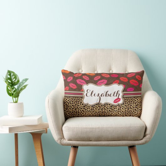 パーソナライズなヒョウのプリントの唇のキス ランバークッション (椅子)
