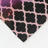 パーソナライズなピンクのクローバーの虹のユニコーン フリースブランケット (角)