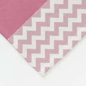 パーソナライズなピンクのシェブロンの民族のプリンセスの子供部屋 フリースブランケット (角)