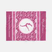 パーソナライズなピンクのハートおよび花の体操 フリースブランケット (正面(横))