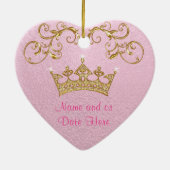 パーソナライズなピンクのベビーの初めてのクリスマスのオーナメント セラミックオーナメント (裏面)