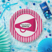 パーソナライズなピンクのメガホンおよびピンクのストライプ ペーパープレート (パーティー)