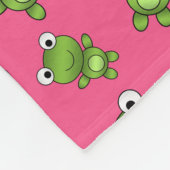 パーソナライズなピンクの緑カエルのピンクのハートのストライブ柄 フリースブランケット (角)