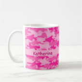 パーソナライズなピンクの迷彩柄のカムフラージュの名前 コーヒーマグカップ (左)