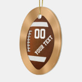 パーソナライズなフットボールのクリスマスのオーナメントあなたの文字 セラミックオーナメント (左)