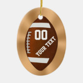 パーソナライズなフットボールのクリスマスのオーナメントあなたの文字 セラミックオーナメント (正面)