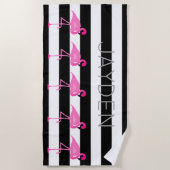 パーソナライズなフラミンゴおよびストライプなビーチタオル ビーチタオル (正面)