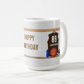 パーソナライズなブラウンおよび赤いバスケットボールジャージー コーヒーマグカップ (正面右)