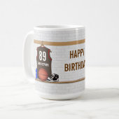 パーソナライズなブラウンおよび赤いバスケットボールジャージー コーヒーマグカップ (正面左)