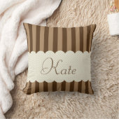 パーソナライズなブラウンベージュ色ストライプの水玉模様のデザイン クッション (ブランケット)