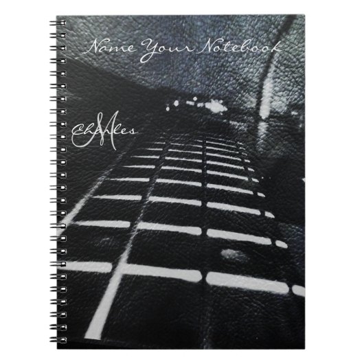 パーソナライズなブラックバスのギター音楽ノート ノートブック (正面)