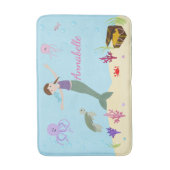 パーソナライズなブルネットの人魚および海の友人 バスマット (正面縦)