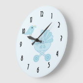 パーソナライズなベビーおよびお母さんのブルーバードの子供部屋 ラージ壁時計 (傾斜)