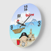 パーソナライズなベビーの海賊ビーチの柱時計 ラージ壁時計 (傾斜)