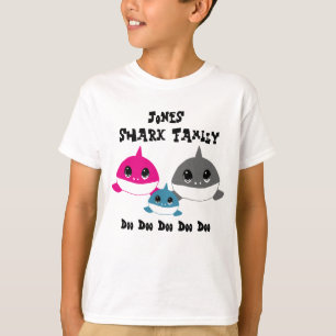 パーソナライズなベビーの鮫家族 Tシャツ