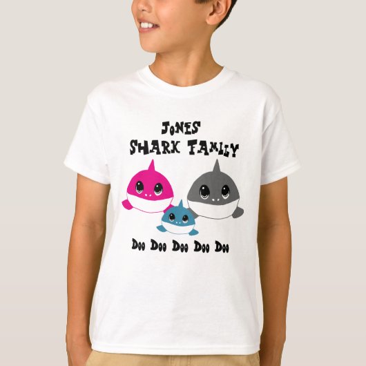 パーソナライズなベビーの鮫家族 Tシャツ (正面)