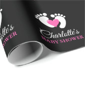 パーソナライズなベビーシャワーのピンクの足のハートの女の子 ラッピングペーパー (ロールコーナー)