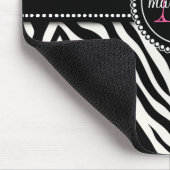 パーソナライズなモダンでガーリーで黒いピンクのシマウマのプリント マウスパッド (コーナー)