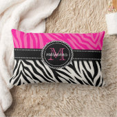 パーソナライズなモダンでガーリーで黒いピンクのシマウマのプリント ランバークッション (ブランケット)