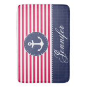 パーソナライズなモダンで航海ので赤く青いいかり バスマット (正面縦)