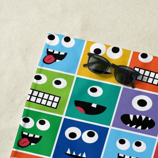 パーソナライズなモンスターの顔パターンカラフルの子供 ビーチタオル (インサイチュ)