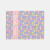 パーソナライズなラベンダーの甘い店の水玉模様 フリースブランケット (正面(横))