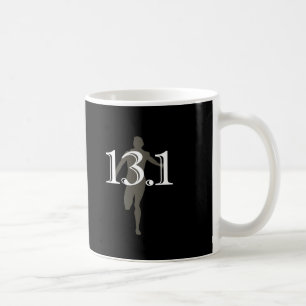 パーソナライズなランナー13.1の半分のマラソンの記念品 コーヒーマグカップ