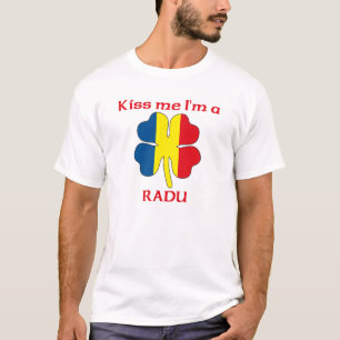パーソナライズなルーマニア語は私によってがラドゥである私に接吻しま Tシャツ
