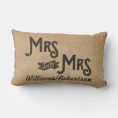 パーソナライズなレズビアンの常の永久にバーラップのハート ランバークッション (裏面)