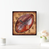 パーソナライズなヴィンテージのフットボールの装飾の名前、数 スクエア壁時計 (ホーム)