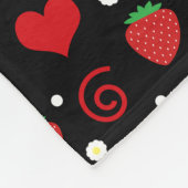 パーソナライズな一流のいちごによっては渦巻が開花します フリースブランケット (角)