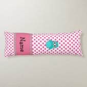 パーソナライズな一流のかわいいフクロウのピンクのハート ボディピロー (裏面)