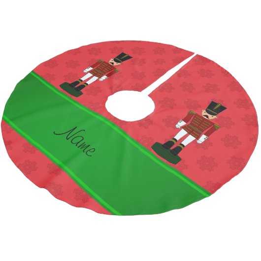 パーソナライズな一流のくるみ割りの赤の雪片 ブラッシュドポリエステルツリースカート (アングル)