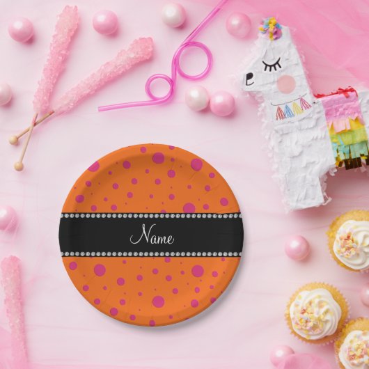 パーソナライズな一流のオレンジピンクの水玉模様 ペーパープレート (パーティー)