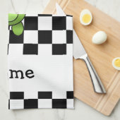 パーソナライズな一流のカエルの白黒チェッカー キッチンタオル (四つ折り)