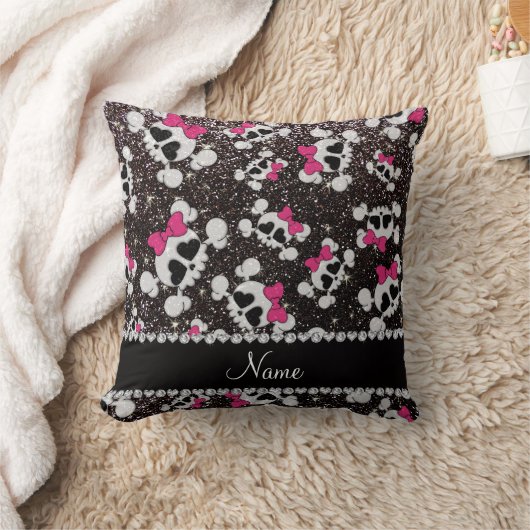 パーソナライズな一流のグリッターの黒のスカルのピンクの弓 クッション (ブランケット)